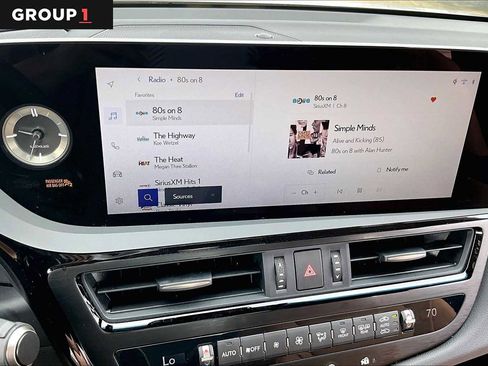 Used 2025 Lexus ES 300h w/ Premium Package image 30