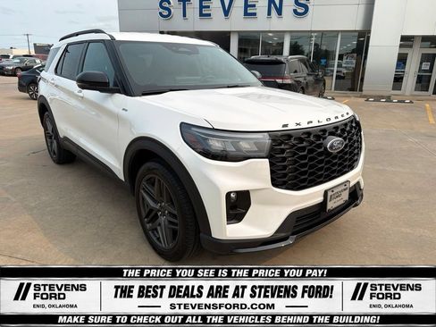 Used 2025 Ford Explorer ST-Line w/ ST-Line Street Pack AWD/4WD image 5