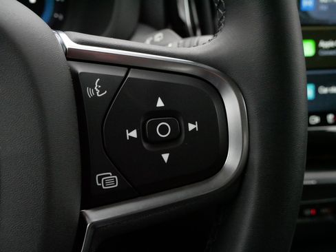 Used 2023 Volvo XC60 B5 Core image 25