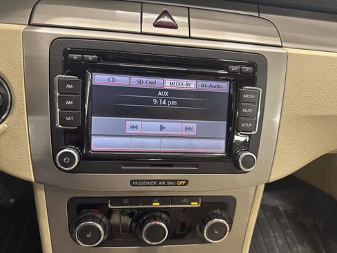 Used 2010 Volkswagen Passat Komfort FWD image 19