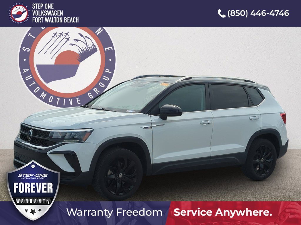 Used 2023 Volkswagen Taos SE w/ Panoramic Sunroof Package FWD image 1