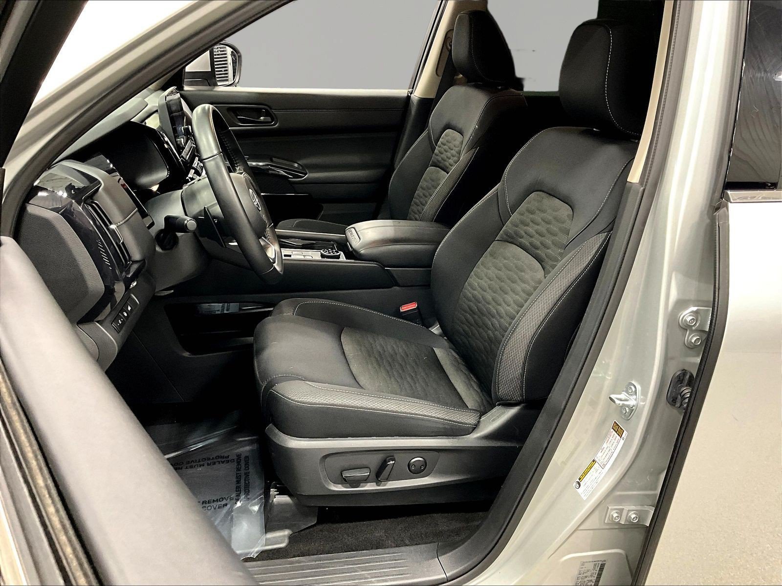 Used 2025 Nissan Pathfinder SV AWD/4WD image 21