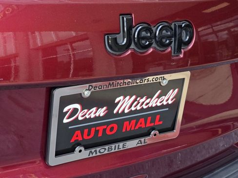Used 2019 Jeep Grand Cherokee Altitude RWD image 29