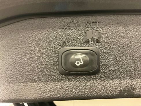 Used 2018 Ford Escape SEL w/ Ford Safe & Smart Package AWD/4WD image 34