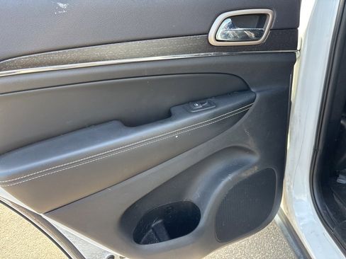 Used 2017 Jeep Grand Cherokee Limited image 5