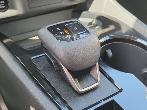 Certified 2025 Nissan Rogue SV FWD image 32