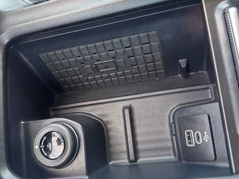 Used 2025 Ford Expedition Active AWD/4WD image 25
