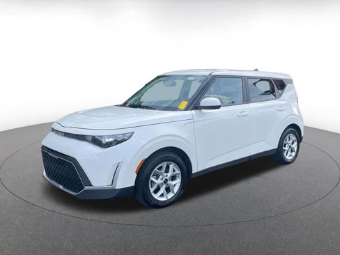 Used 2025 Kia Soul LX w/ LX Technology Package image 8