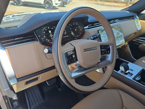 New 2026 Land Rover Range Rover Long Wheelbase SE image 16