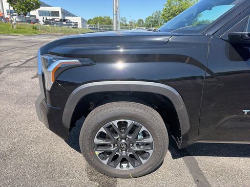 Used 2026 Toyota Tundra Limited AWD/4WD image 2