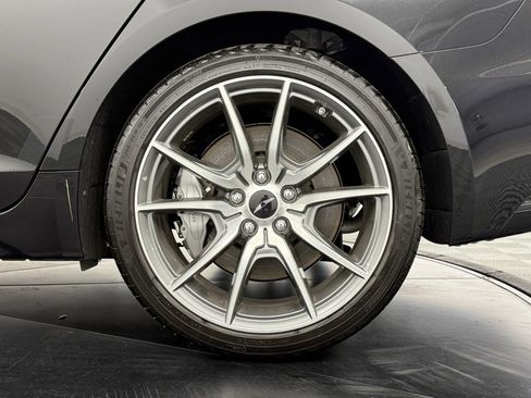 Used 2025 Genesis G70 2.5T image 12