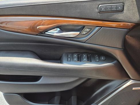 Used 2020 Cadillac Escalade Premium Luxury RWD image 29