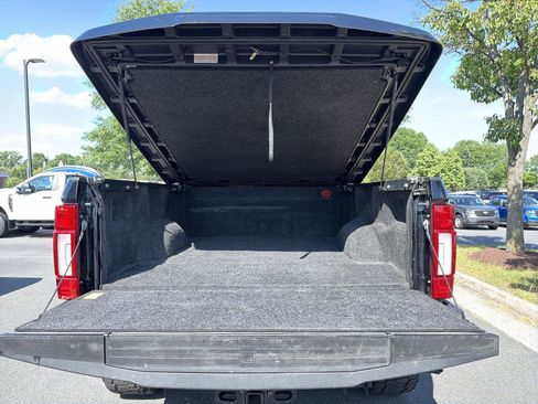 Used 2021 Ford F250 Lariat w/ Lariat Ultimate Package AWD/4WD image 32