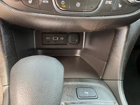 Used 2024 Chevrolet Equinox LT FWD image 27