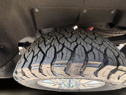 Used 2024 Chevrolet Silverado 2500 High Country w/ High Country Premium Package AWD/4WD image 12