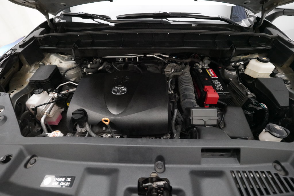 Used 2021 Toyota Highlander Limited AWD/4WD image 3
