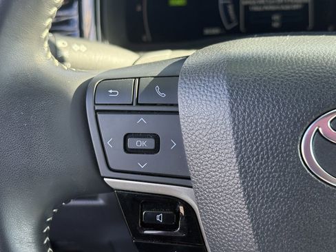 Used 2025 Toyota Camry SE image 16