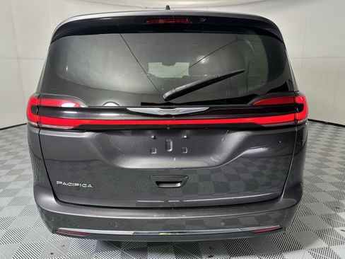 Used 2023 Chrysler Pacifica Touring-L FWD image 7