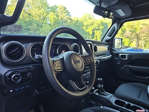 Used 2023 Jeep Wrangler Unlimited w/ Cold Weather Group AWD/4WD image 9