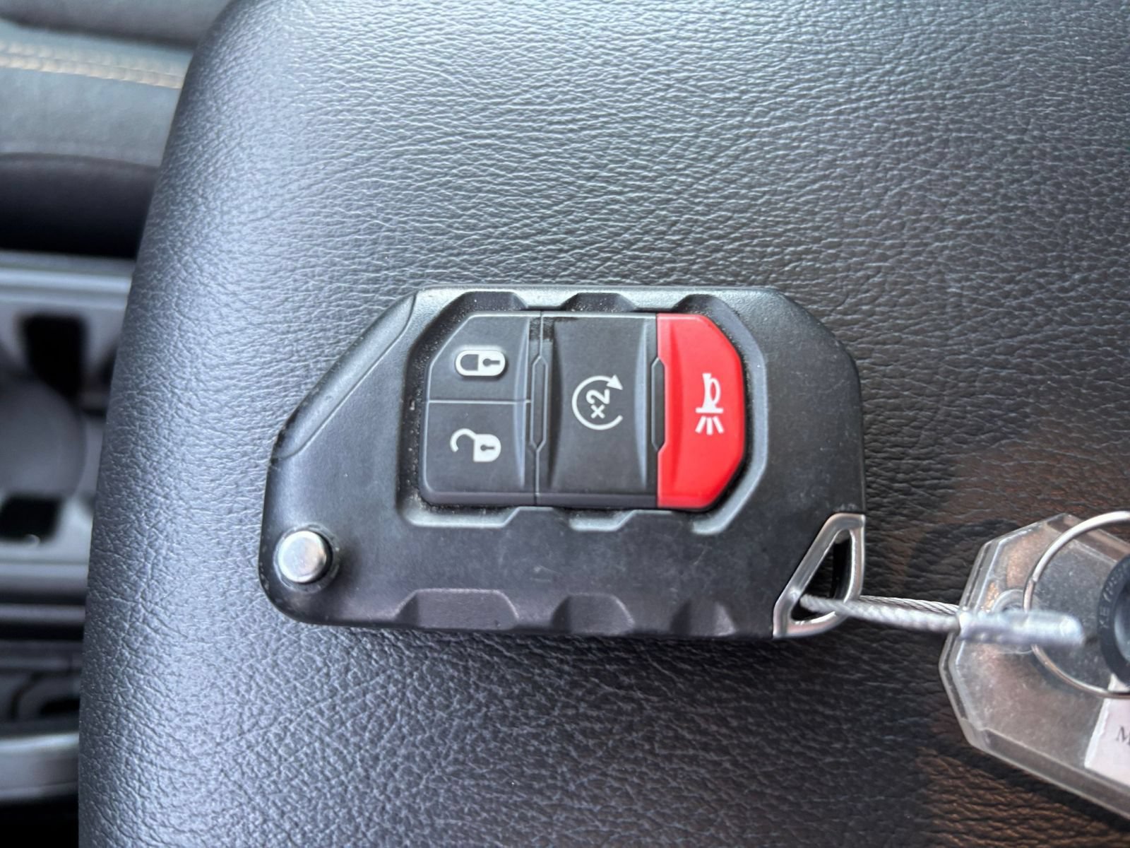 Used 2025 Jeep Wrangler Unlimited Sahara AWD/4WD image 24