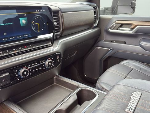 Used 2024 Chevrolet Silverado 3500 High Country w/ Technology Package image 20