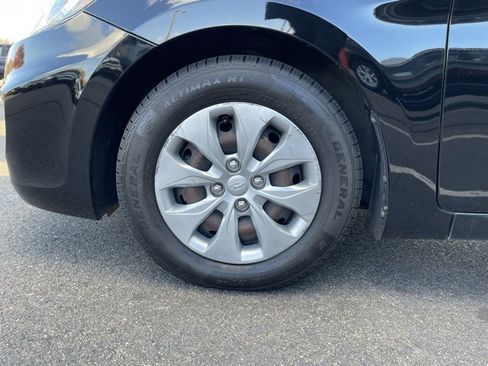 Used 2017 Hyundai Accent SE image 28