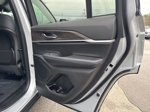 New 2026 Jeep Grand Cherokee Altitude AWD/4WD image 28