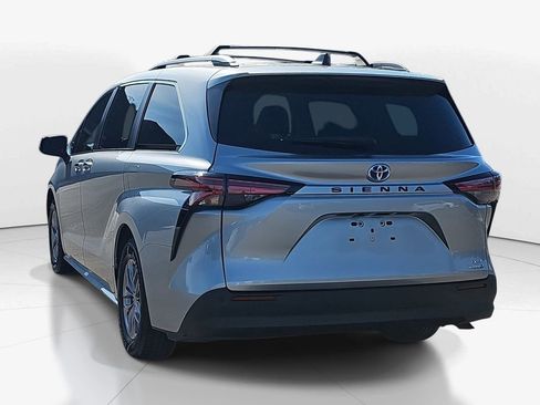 Used 2022 Toyota Sienna XLE image 7