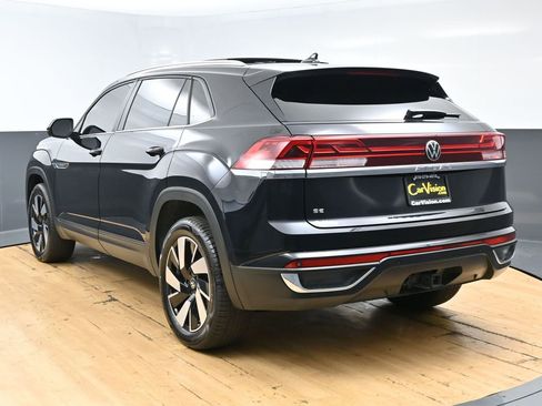 Used 2024 Volkswagen Atlas Cross Sport SE w/ Panoramic Sunroof Package FWD image 7