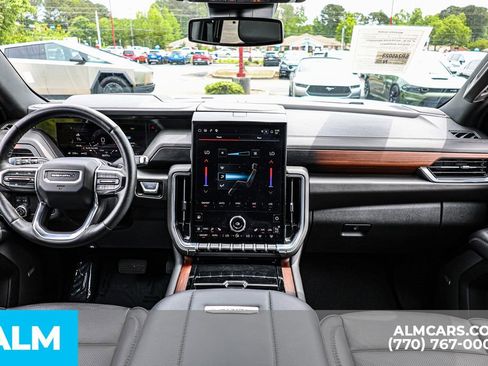 Used 2025 GMC Yukon Denali AWD/4WD image 32