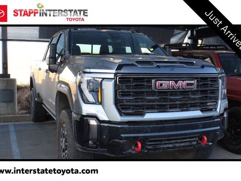 Used 2024 GMC Sierra 2500 AT4X image 1