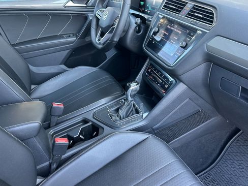 Used 2022 Volkswagen Tiguan SE R-Line image 16