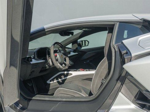 Used 2024 Lamborghini Revuelto image 13