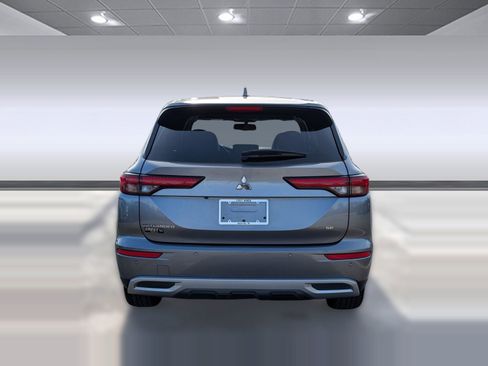 Used 2024 Mitsubishi Outlander SE image 10