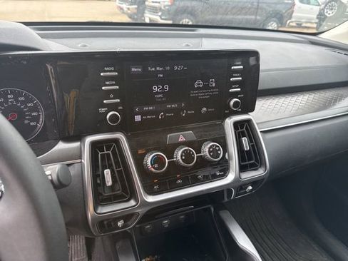 Used 2022 Kia Sorento LX image 14
