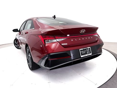 Used 2024 Hyundai Elantra Limited FWD image 9