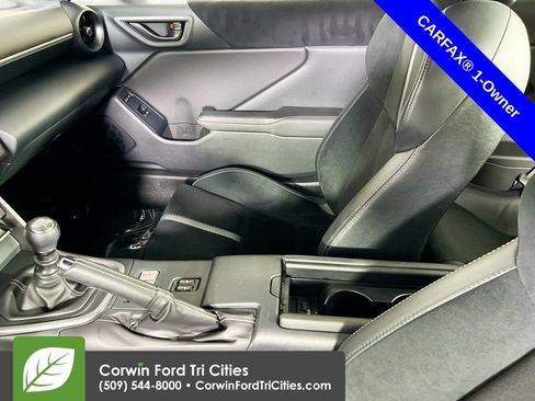 Used 2025 Toyota GR86 Premium w/ ALL Weather Mat Package (TMS) RWD image 27