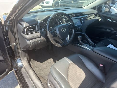 Used 2019 Toyota Camry SE FWD image 8