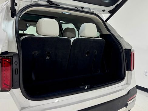 Used 2024 Kia Sorento EX w/ Panoramic Sunroof Package image 10