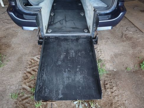 Used 2007 Chrysler Town & Country Touring w/ Leather Interior Group image 25