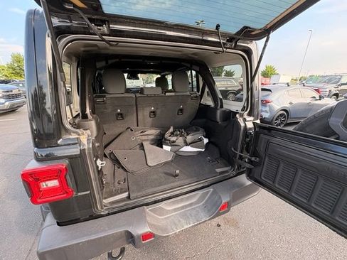 Used 2025 Jeep Wrangler Unlimited Sahara AWD/4WD image 21