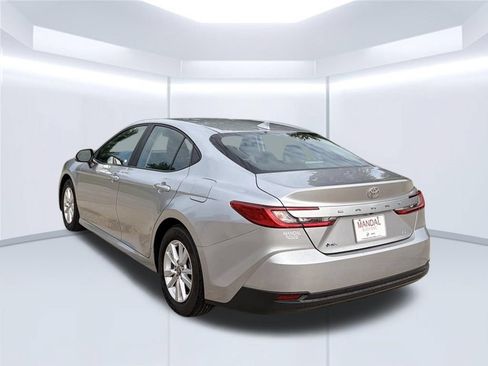 Used 2025 Toyota Camry LE FWD image 5
