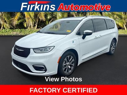 Used 2023 Chrysler Pacifica Pinnacle