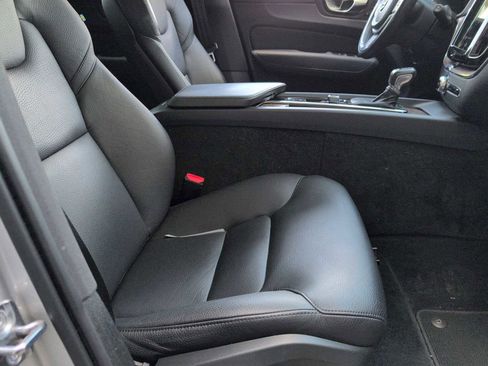 Used 2021 Volvo XC60 T6 Momentum w/ Premium Package AWD/4WD image 21