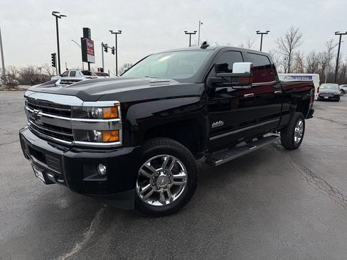 Used 2019 Chevrolet Silverado 2500 High Country w/ Duramax Plus Package image 3