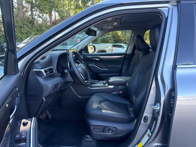 New 2026 Toyota Highlander Limited AWD/4WD image 3