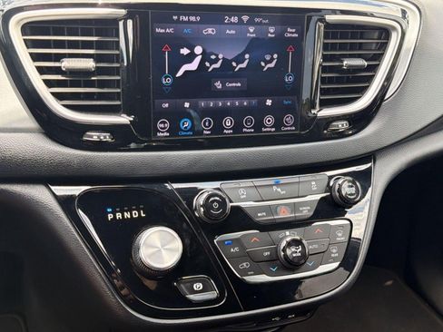 Used 2020 Chrysler Pacifica Touring-L Plus w/ S Appearance Package FWD image 22
