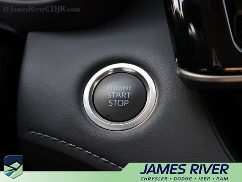 Used 2025 Toyota Highlander XLE image 34