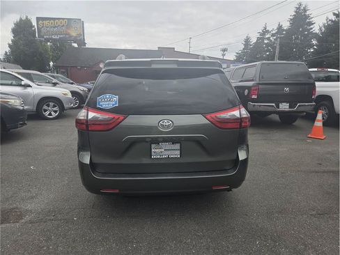 Used 2020 Toyota Sienna LE FWD image 9