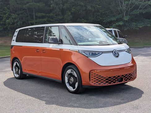 Used 2025 Volkswagen ID. Buzz Pro S Plus RWD image 12